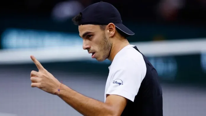 Francisco Cerúndolo: de enfrentar a Djokovic a brillar en la Copa Davis 2024. Francisco Cerúndolo: de enfrentar a Djokovic a brillar en la Copa Davis 2024.
