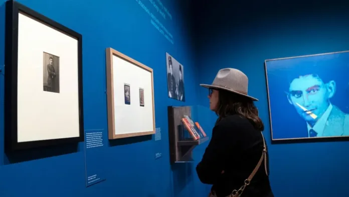Explorando el impacto de "La metamorfosis" en la literatura y el alma humana. Explorando el impacto de "La metamorfosis" en la literatura y el alma humana.