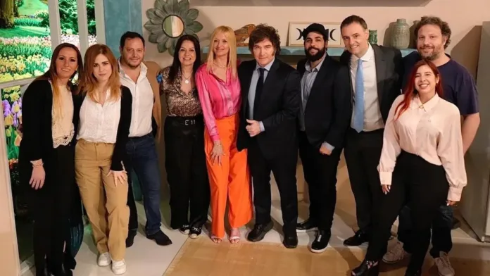 Javier Milei presenta a su equipo de ministros y su círculo más cercano. Javier Milei presenta a su equipo de ministros y su círculo más cercano.