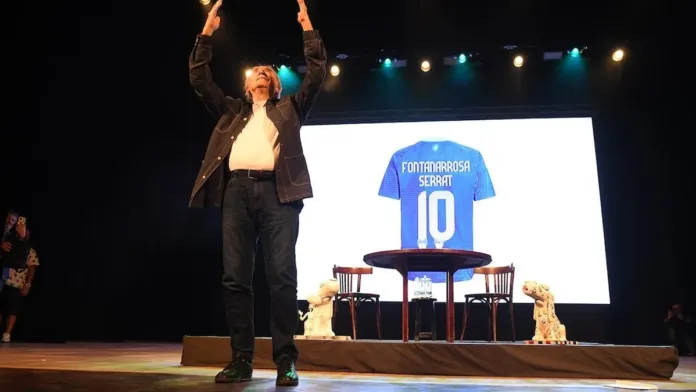 Serrat rinde homenaje a Fontanarrosa en un emotivo tributo en Rosario. Serrat rinde homenaje a Fontanarrosa en un emotivo tributo en Rosario.