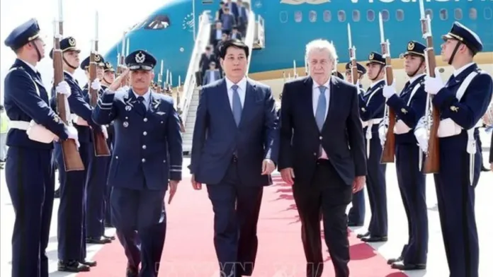 Detención de miembro de comitiva presidencial de Vietnam por abuso sexual en Chile. Detención de miembro de comitiva presidencial de Vietnam por abuso sexual en Chile.