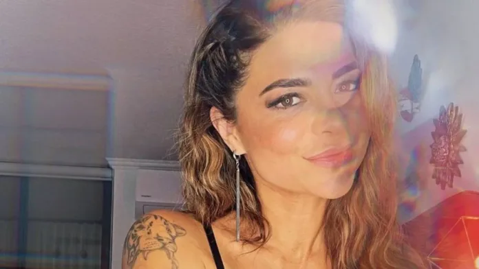 Antonella Ríos revela su dolor tras una relación amorosa tumultuosa. Antonella Ríos revela su dolor tras una relación amorosa tumultuosa.