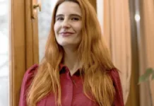Emilia Ríos llega a La Moneda tras su nombramiento por Gabriel Boric.
