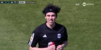 Un youtuber argentino sorprende al debutar en Primera y ser reemplazado rápidamente.