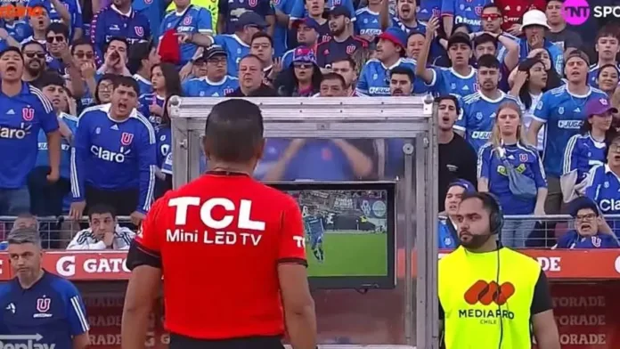 La Universidad de Chile solicitará audios del VAR tras el gol anulado a Fernández. La Universidad de Chile solicitará audios del VAR tras el gol anulado a Fernández.