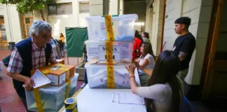 Servel solicita a Boric un bono extra para vocales de mesa por su labor en elecciones.