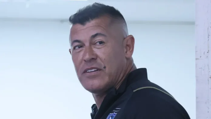 Jorge Almirón se ríe a carcajadas tras conocer la decisión de la U de ir al TAS. Jorge Almirón se ríe a carcajadas tras conocer la decisión de la U de ir al TAS.