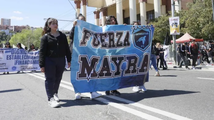 Accidente en Liceo 1 de Valparaíso: sumario tras dejar a alumna parapléjica. Accidente en Liceo 1 de Valparaíso: sumario tras dejar a alumna parapléjica.
