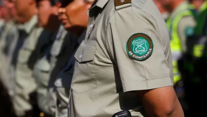 Ofertas laborales en Carabineros: sueldos desde $2 millones y cómo postular.