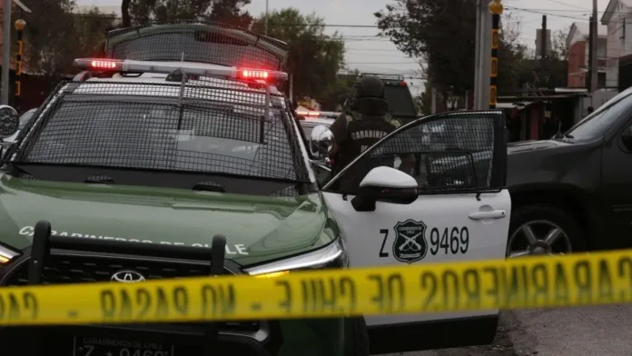 Nuevo homicidio en Santiago: hallan a víctima con múltiples heridas de bala en un Cesfam. Nuevo homicidio en Santiago: hallan a víctima con múltiples heridas de bala en un Cesfam.