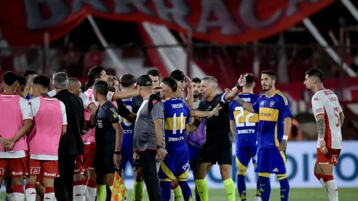 Empate sin goles: Boca y Huracán no se hacen daño en un partido sin emociones. Empate sin goles: Boca y Huracán no se hacen daño en un partido sin emociones.