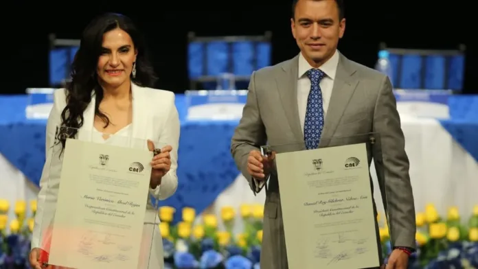 Crisis política en Ecuador: el país enfrenta un inédito liderazgo con dos vicepresidentas. Crisis política en Ecuador: el país enfrenta un inédito liderazgo con dos vicepresidentas.