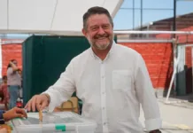 Claudio Orrego se reelige en la RM con una contundente victoria sobre Francisco Orrego.