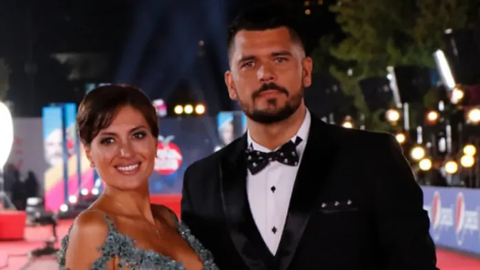 Karen Bejarano aclara rumores de separación con Juan Pedro en su reciente declaración. Karen Bejarano aclara rumores de separación con Juan Pedro en su reciente declaración.