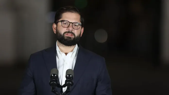 El abogado de Boric desmiente categóricamente la denuncia de acoso sexual. El abogado de Boric desmiente categóricamente la denuncia de acoso sexual.