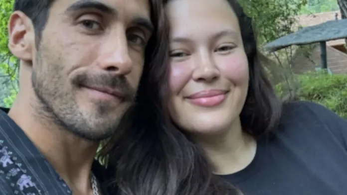 Pedro Astorga inspira a Michelle Carvalho con un mensaje de amor propio y aceptación. Pedro Astorga inspira a Michelle Carvalho con un mensaje de amor propio y aceptación.