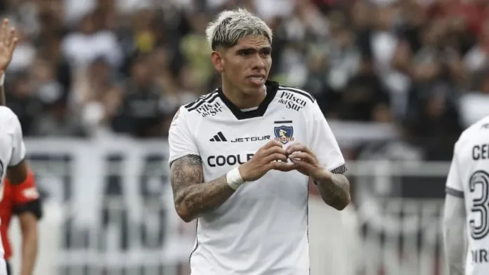 El artista celebra el fichaje de Palacios con entusiasmo y pasión por Boca. El artista celebra el fichaje de Palacios con entusiasmo y pasión por Boca.