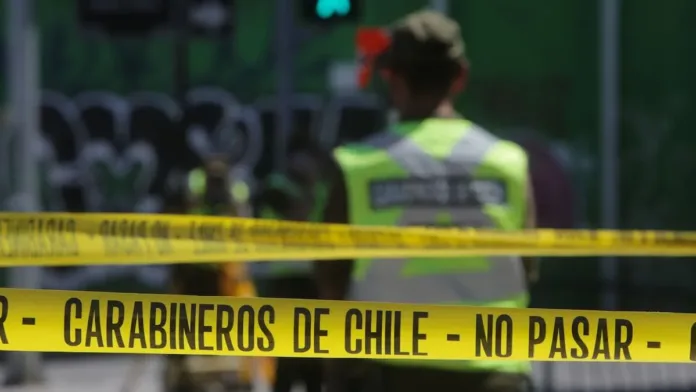 Femicidio frustrado en Maipú: apuñalamiento en plena calle conmociona a la comunidad. Femicidio frustrado en Maipú: apuñalamiento en plena calle conmociona a la comunidad.
