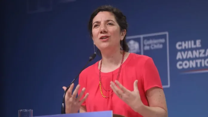 La vocera del gobierno defiende a la ministra tras polémicas declaraciones sobre aborto. La vocera del gobierno defiende a la ministra tras polémicas declaraciones sobre aborto.