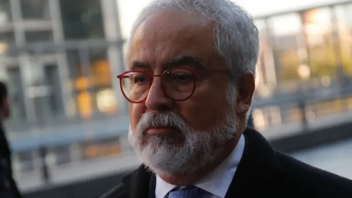 Luis Hermosilla llega a la Fiscalía Oriente para declarar en el caso Audios. Luis Hermosilla llega a la Fiscalía Oriente para declarar en el caso Audios.