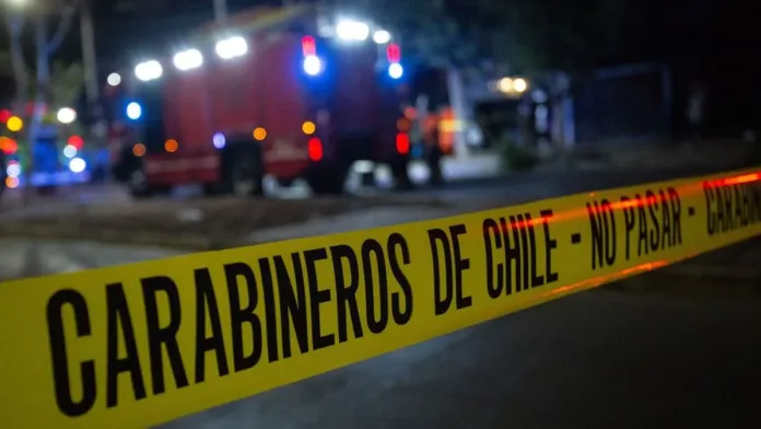 Bomberos enfrentan emboscada en Renca mientras responden a un incendio. Bomberos enfrentan emboscada en Renca mientras responden a un incendio.
