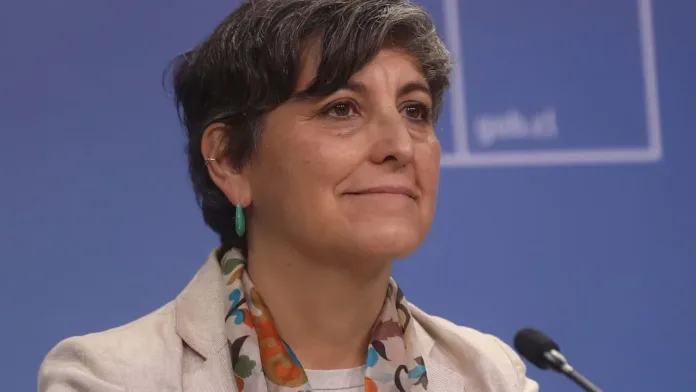 La oposición recolecta firmas para interpelar a la ministra de Salud La oposición recolecta firmas para interpelar a la ministra de Salud