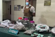 Detienen a hombre por vender productos con marihuana en el centro de Santiago.