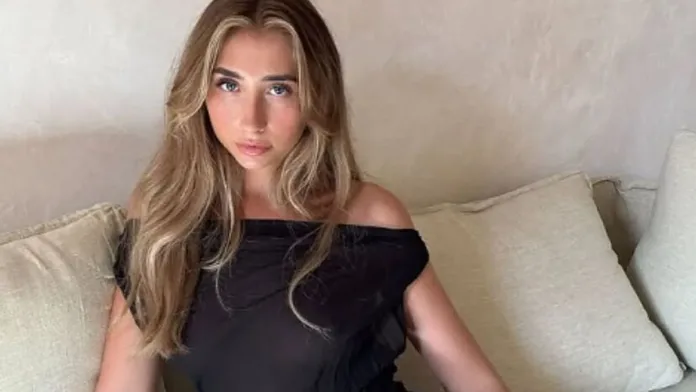 Lily Phillips Lily Phillips