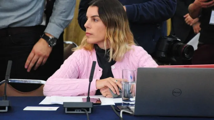 La Comisión de Ética evalúa acciones contra Maite Orsini por el caso Valdivia. La Comisión de Ética evalúa acciones contra Maite Orsini por el caso Valdivia.