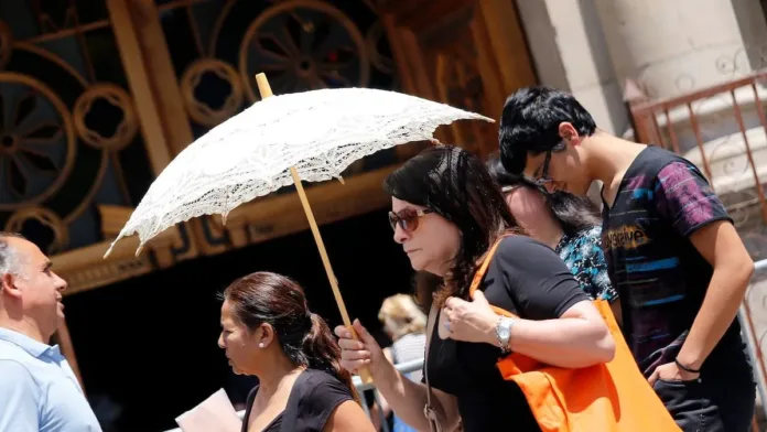 Pronóstico de calor extremo en la Región Metropolitana: ¡prepárate para el calor! Pronóstico de calor extremo en la Región Metropolitana: ¡prepárate para el calor!