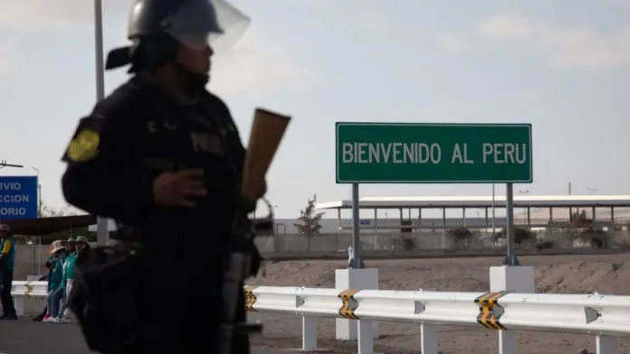 Perú promulga ley que expulsa a extranjeros sin identificación ante autoridades. Perú promulga ley que expulsa a extranjeros sin identificación ante autoridades.
