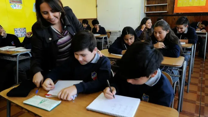 Nueva herramienta del Mineduc para regularizar matrículas en la RM.