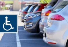 Multa por mal uso de estacionamientos para discapacitados en Chile: hasta $200.000.