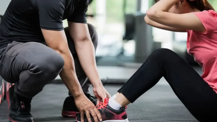Descubre la mejor estrategia para bajar de peso: pesas o cardio. Descubre la mejor estrategia para bajar de peso: pesas o cardio.