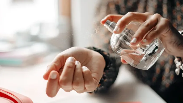 Científicos alertan sobre los riesgos ocultos en el uso de perfumes. Científicos alertan sobre los riesgos ocultos en el uso de perfumes.