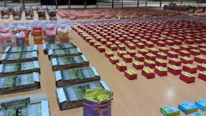 Incautan 15 mil fuegos artificiales en Año Nuevo; 4 detenidos en la operación. Incautan 15 mil fuegos artificiales en Año Nuevo; 4 detenidos en la operación.