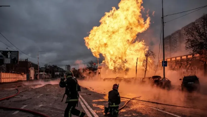 Rusia intensifica su ofensiva con un ataque masivo al sistema energético ucraniano. Rusia intensifica su ofensiva con un ataque masivo al sistema energético ucraniano.