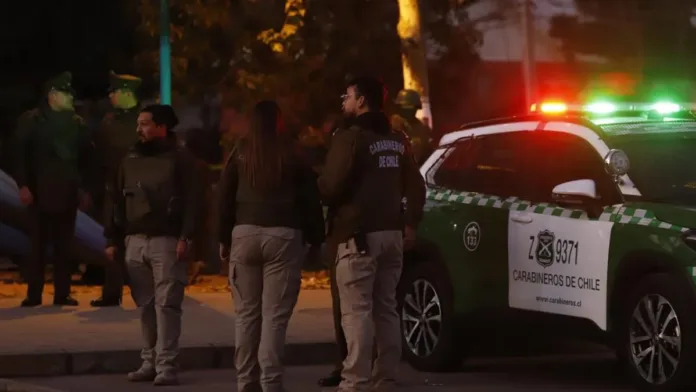 Joven se entrega tras asesinar a su padre en Colina. Un trágico parricidio. Joven se entrega tras asesinar a su padre en Colina. Un trágico parricidio.