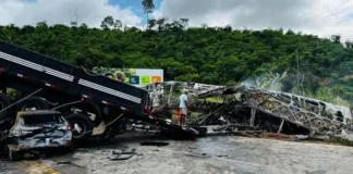 Tragedia en Brasil: al menos 32 muertos en choque y posterior incendio de un bus.