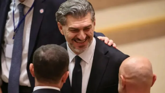 Georgia elige a Mijail Kavelashvili Georgia elige a Mijail Kavelashvili