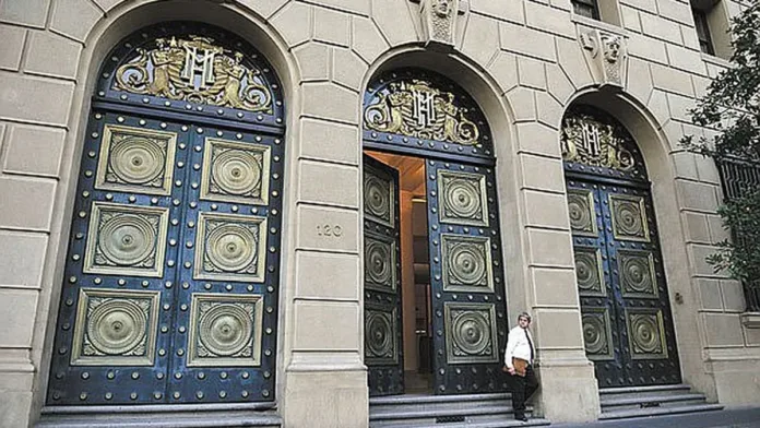 Banca y construcción se unen con Marcel para reducir tasas hipotecarias. Banca y construcción se unen con Marcel para reducir tasas hipotecarias.