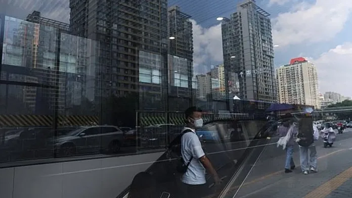 La fuerza laboral en finanzas e inmobiliarias de China cae por primera vez en la historia. La fuerza laboral en finanzas e inmobiliarias de China cae por primera vez en la historia.