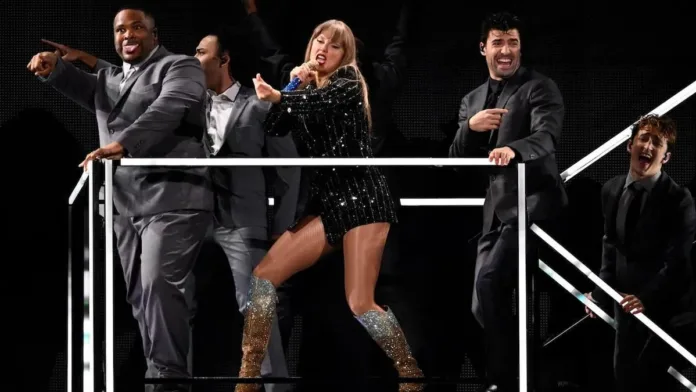 Taylor Swift distribuyó casi USD 200 millones a su equipo en el Eras Tour. Taylor Swift distribuyó casi USD 200 millones a su equipo en el Eras Tour.
