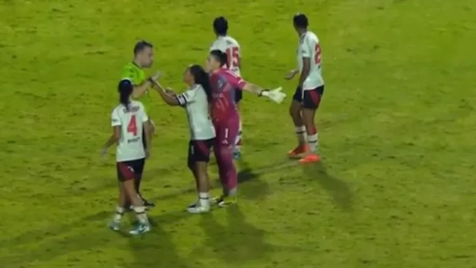 Actualización sobre las futbolistas de River detenidas en Brasil: situación crítica. Actualización sobre las futbolistas de River detenidas en Brasil: situación crítica.