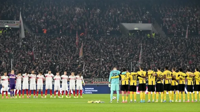 Un futbolista enfrenta la tragedia con el apoyo de sus compañeros en la Champions. Un futbolista enfrenta la tragedia con el apoyo de sus compañeros en la Champions.