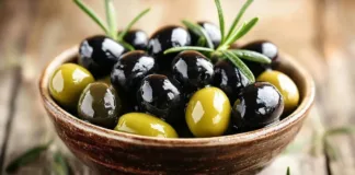 Descubre los beneficios de las aceitunas verdes y negras en tu dieta.