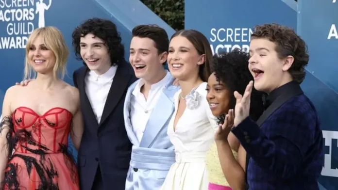 Los protagonistas de Stranger Things 5 se despiden tras finalizar el rodaje. Los protagonistas de Stranger Things 5 se despiden tras finalizar el rodaje.