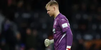 El arquero ‘Tortuga Ninja’ y su guante especial tras una lesión en la Premier League.