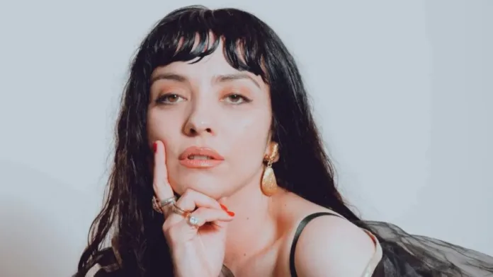 Mon Laferte sorprende con un radical cambio de look: ¿las rubias se divierten más? Mon Laferte sorprende con un radical cambio de look: ¿las rubias se divierten más?