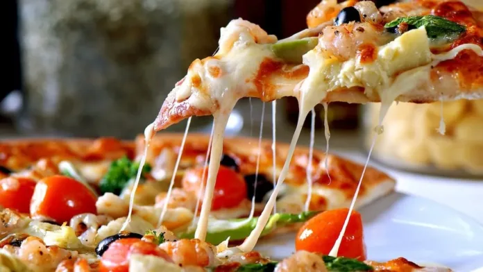 Repartidora de pizza apuñala a cliente tras discusión por la propina. Repartidora de pizza apuñala a cliente tras discusión por la propina.